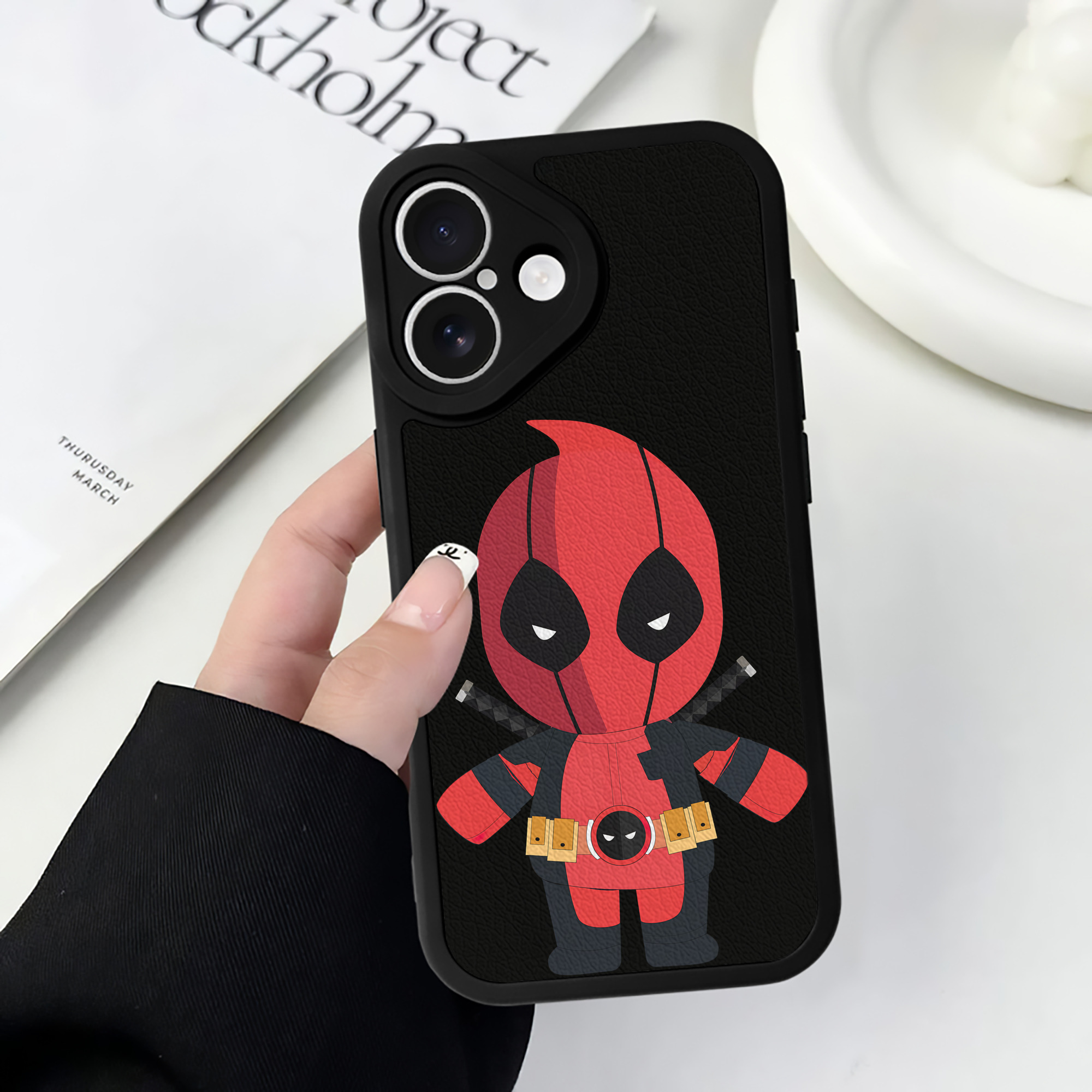 （画像用） Deadpool デッドプール 【iPhone 16シリーズ対応】シリコンスマホケース（レザー調） 材質：シリコン
